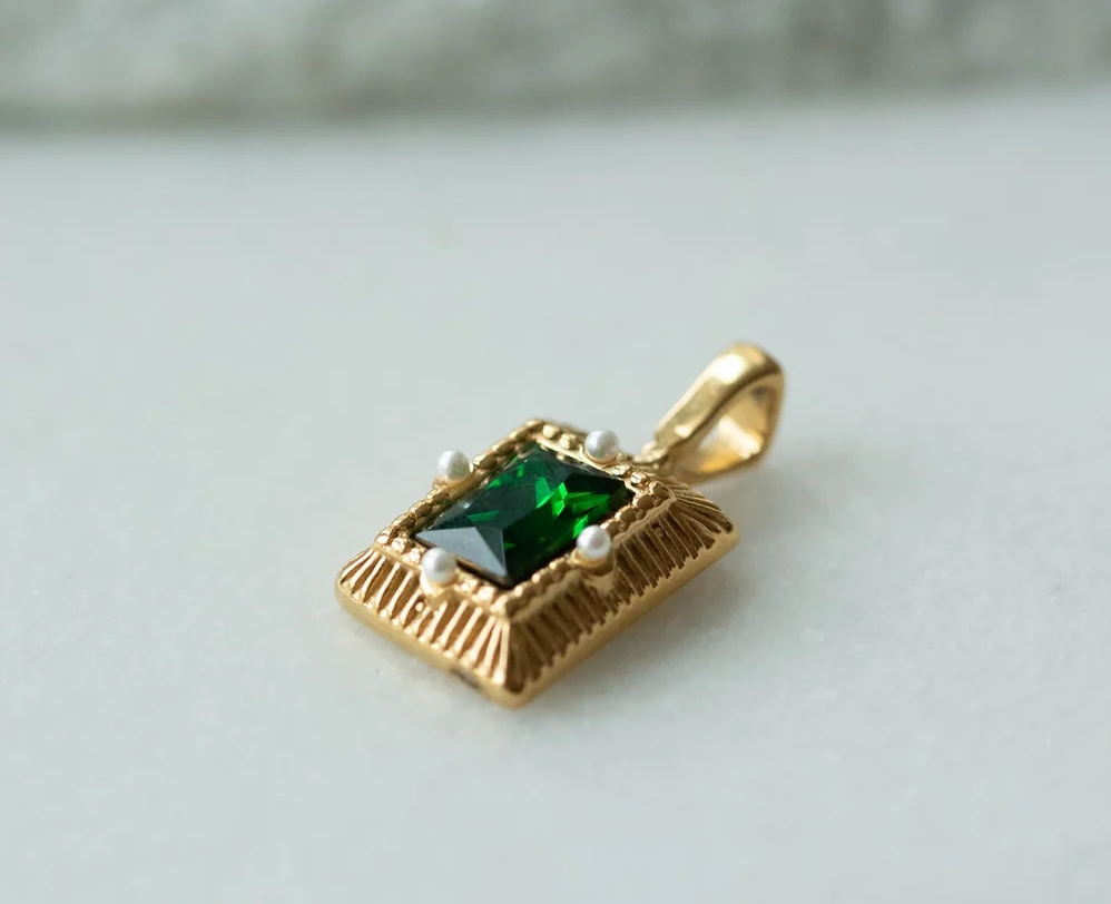 The Betty Pendant