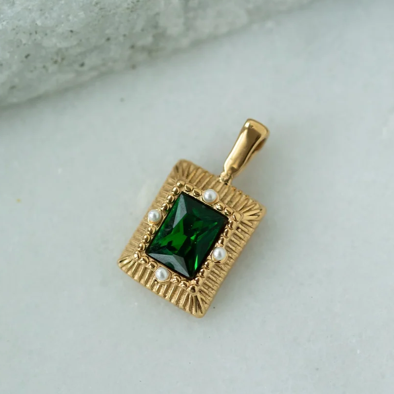 The Betty Pendant