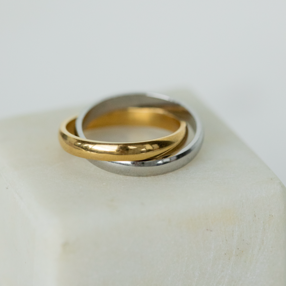 Overlap Ring – EVIE